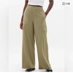 Athleta Brooklyn Heights wide leg Cargo Pant in Olive Green NWT